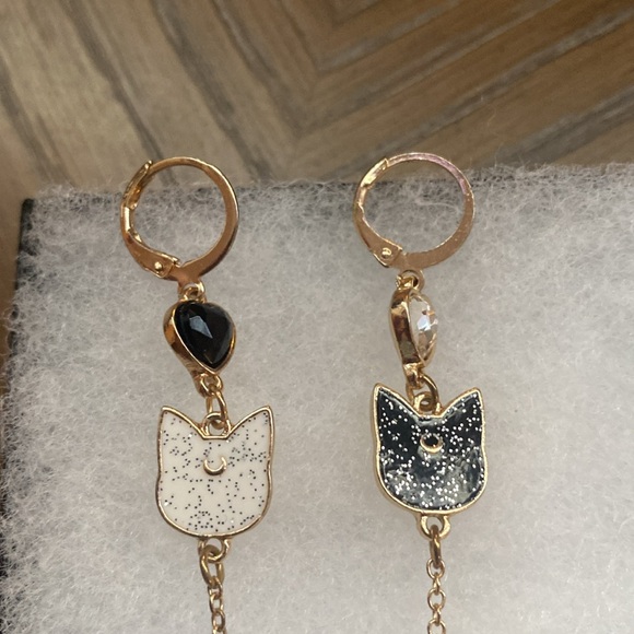 Sailor Moon Earrings - Picture 4 of 5